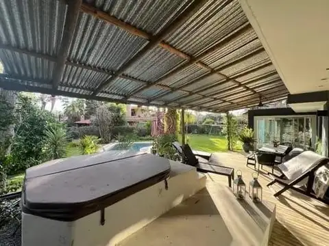 Casa en Venta con 5 cocheras