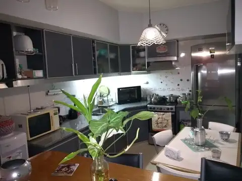 Terrero 2100 V. Gral Mitre 5amb recicl tza y patio U$190.000