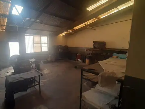 Galpon en Venta 40  mts Fondo