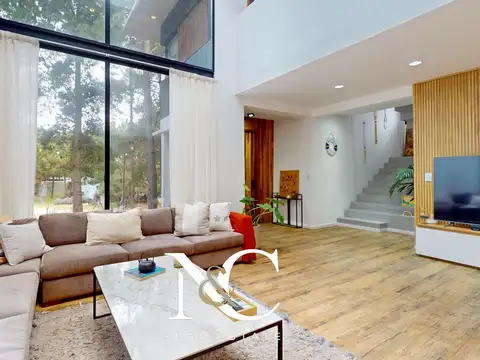 Casa 5 ambientes con 4 baños