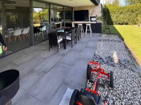 Casa en Venta San Benito Villanueva con vista al rio