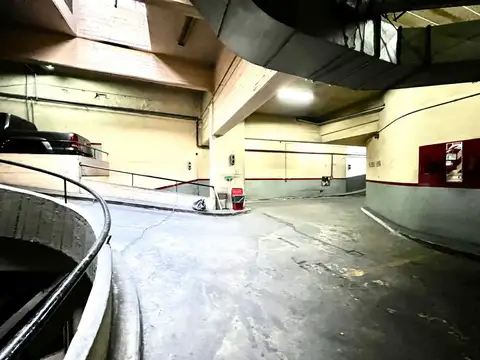 Paraná al 400, cochera, Barrio Norte