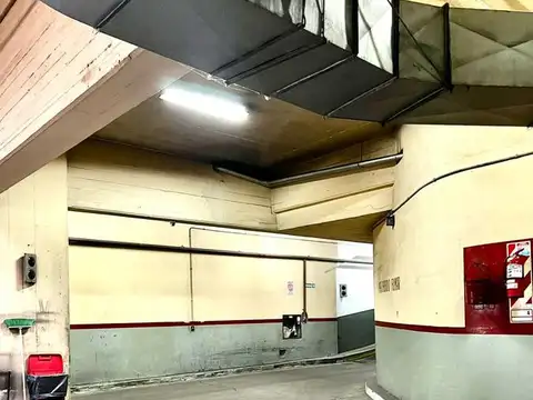 Paraná al 400, cochera, Barrio Norte