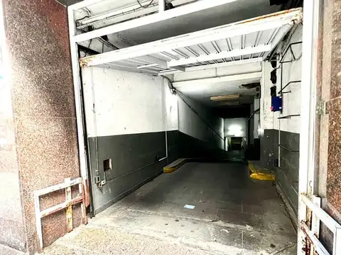 Paraná al 400, cochera, Barrio Norte