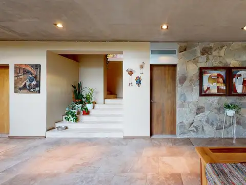 Casa en Venta con 3 cocheras