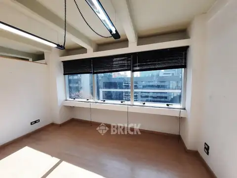 Oficina en Alquiler con 1 cochera