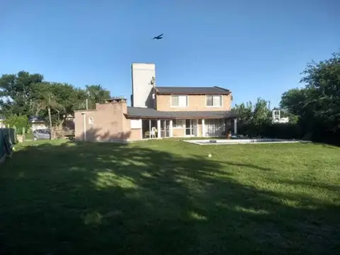 La Salle Casa En Housing Privado 3 Dormitorios Quincho