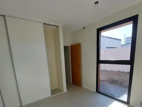 Depto Tipo Casa en Venta en Lujan, USD 115.000