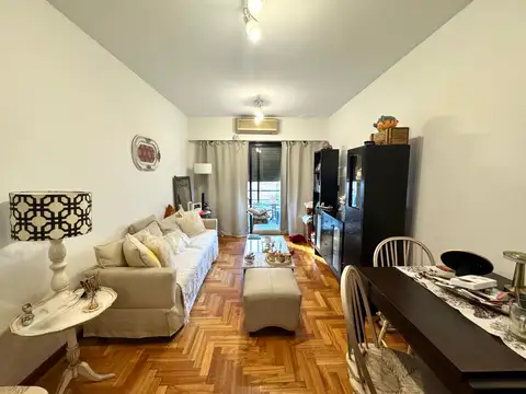 Departamento 2 ambientes con balcon y cuenta con espacios verdes con parrilla de uso comun