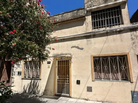 Departamento tipo casa en venta en Barrio Naón