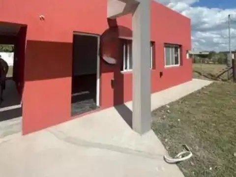 Casa en venta - 3 Dormitorios 1 Baño - 370mts2 - San Miguel