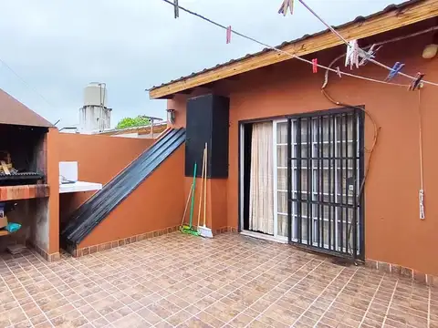 Depto Tipo Casa 5 ambientes con 2 baños