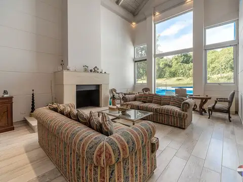 VENTA CASA 7 SUITES PILETAS EL NAUTICO ESCOBAR