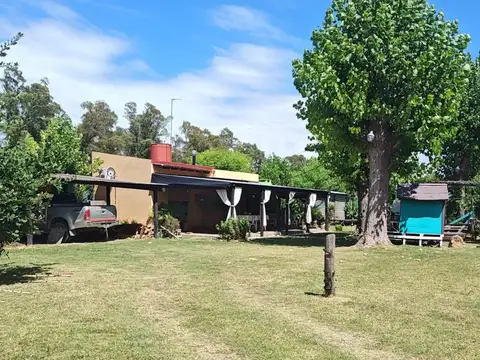 Casa quinta equipada en Barrio Los Robles.