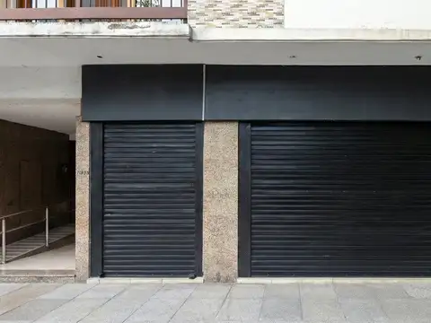 Alquiler Local sobre Av. Colon frente plaza mitre