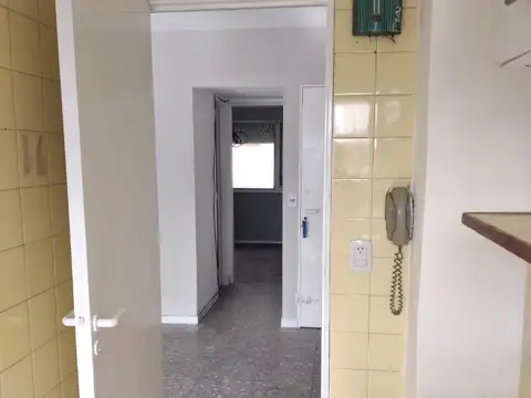 DPTO. 2 AMB AL FRENTE CON BALCON A METROS DE CAPITAL