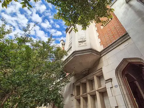 Venta Casa 4 dormitorios Estilo Tudor Garage Almagro