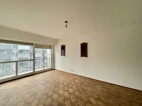 Amplio depto. externo de 3 dormitorios.