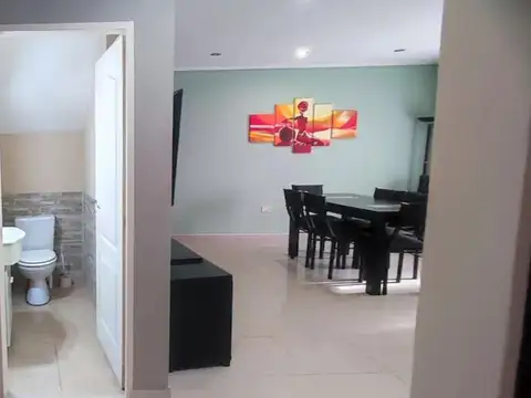 Casa 4 ambientes con 2 baños