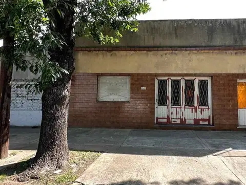 VENTA CASA 4 AMBIENTES POMPEYA  COCHERA Y TERRAZA