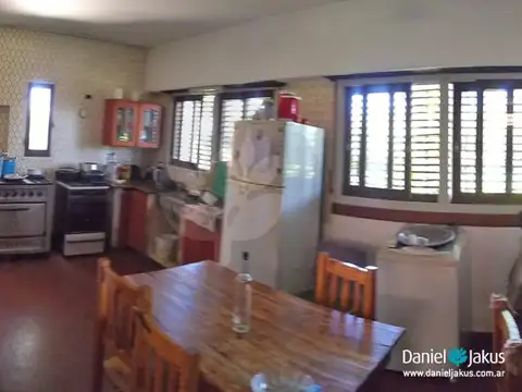 IMPORTANTE FRACCION SOBRE AV. 7 E/ 514 Y 515, RINGUELET IDEAL EMPRENDIMENTO COMERCIAL O HABITACIONAL