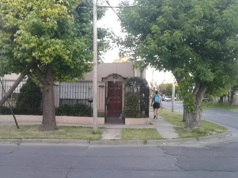 Casa - Venta - Argentina, Mor?n - Carlos Casares 2400