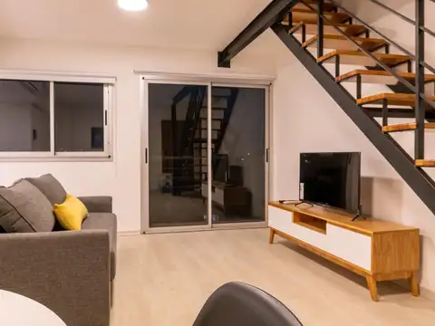Duplex de 2 ambientes con balcón, parrilla y terraza privada