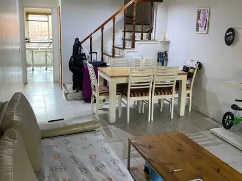 OPORTUNIDAD VENTA CASA TRIPLEX 4 AMBIENTES EN RAMOS MEJÍA ? ESCUCHA OFERTA