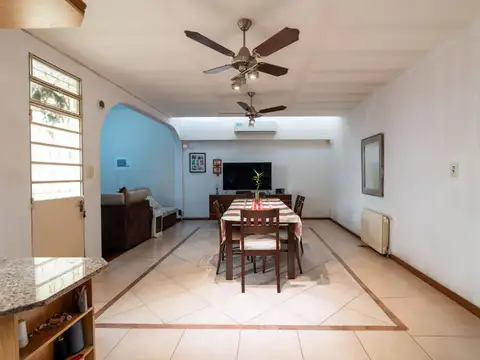 Casa 5 ambientes con 2 baños