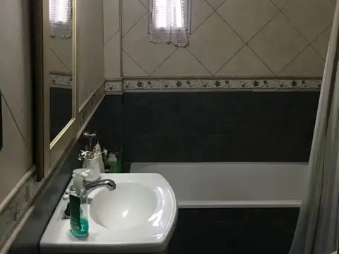 Casa en Venta con 4 cocheras