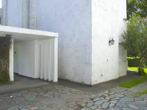 Casa en Venta con 3 cocheras