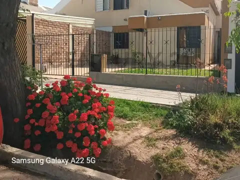 Century21 López ofrece a la venta Casa en Godoy Cruz, Mendoza.