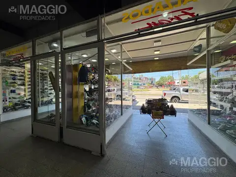 Local en Venta en Isidro Casanova, USD 280.000