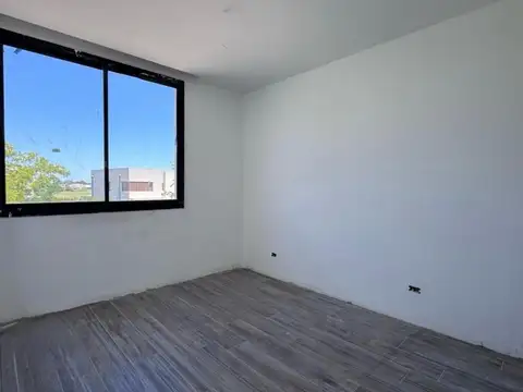 Casa en Venta en El Cantón - Barrio Golf, USD 250.000