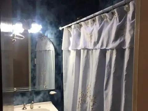 Casa 7 ambientes con 4 baños