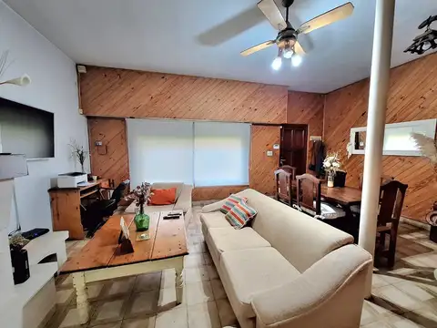 Casa 6 ambientes con 2 baños