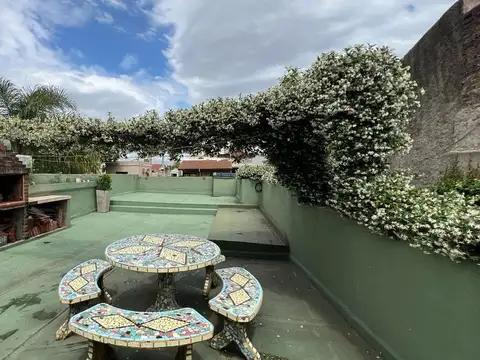 4 AMBIENTES COCHERA PATIO TERRAZA APTO CREDITO