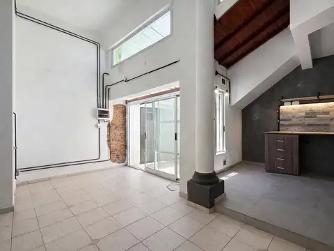 VENTA PH 4 AMBIENTES BERNAL CENTRO, TERRAZA PROPIA