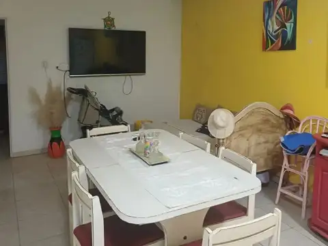 Excepcional casa quinta ubicada en Santa Lucía, Partido de San Pedro. Con piscina y jacuzzi!