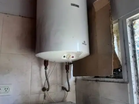 Casa 8 ambientes con 2 baños