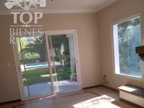 Casa 5 ambientes con 4 baños