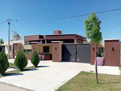 Hermosa y gran casa con amplio terreno, Oro Verde