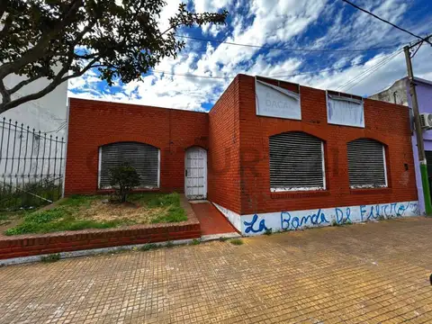 Casa 9 ambientes con 4 baños