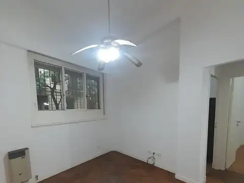 PH de 3 ambientes con dependencias y patio.