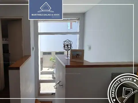 Casa en Alquiler con 3 cocheras