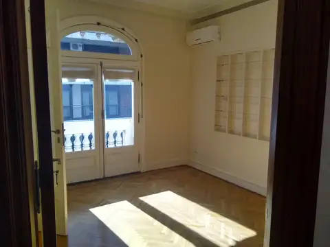 Oficina 4 ambientes con 1 baño