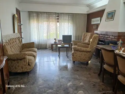 CHALET EN VENTA  HURLINGHAM CENTRO