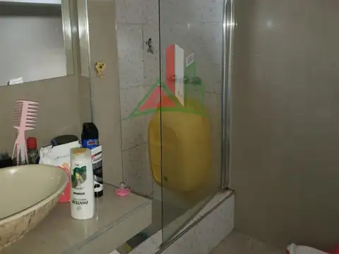 VENTA: CASA EN ESQUINA 3 AMBIENTES CON GARAGE - LOMA HERMOSA