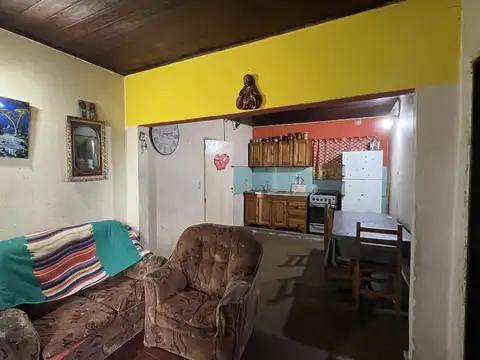 Casa de 4 amb. a la venta en Cañuelas