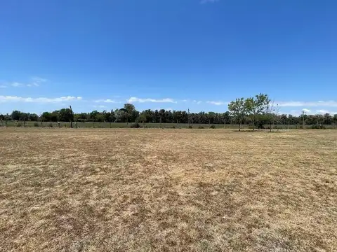 Lote de 1210 m² en venta – Club de Campo Los Palenques, Manzanares – Vista al polo